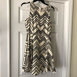 Juniors Chevron Dress in Black/Cream